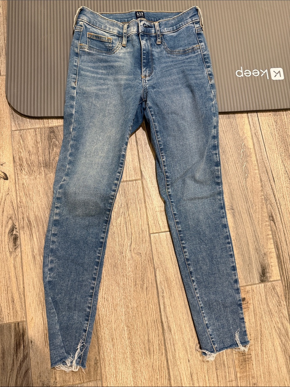 GAP Women’s regular slim Light Blue Jeans